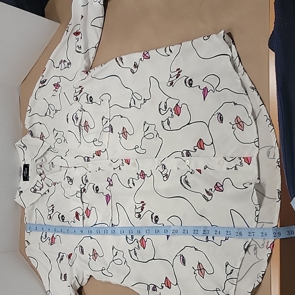 milk & honey, Size L, All Over Face Print - Line Art Long Sleeve Blouse - Picture 9 of 12